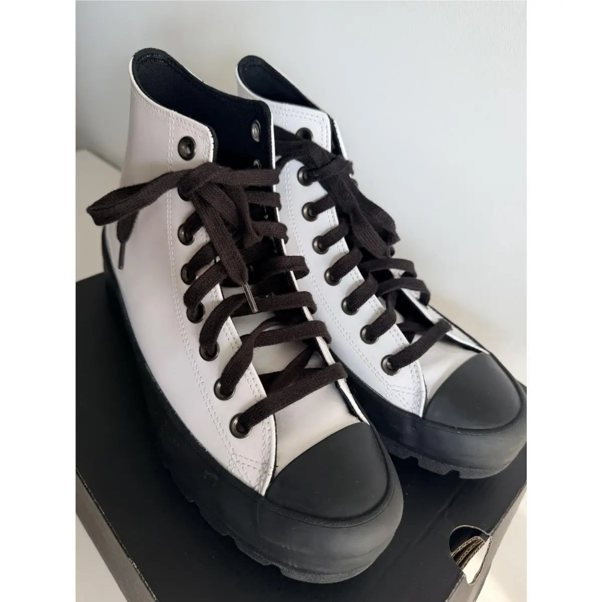 Converse High Top Platform Sneakers Size 9 White and Black Chuck Taylor