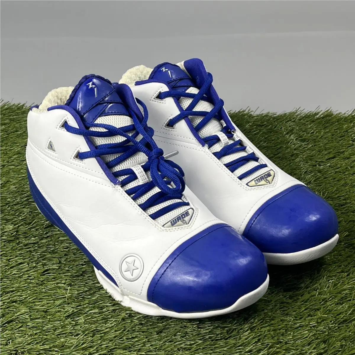 Converse Mens Size 10.5 Wade 1.3 Mid Basketball Shoes White Royal Blue Box