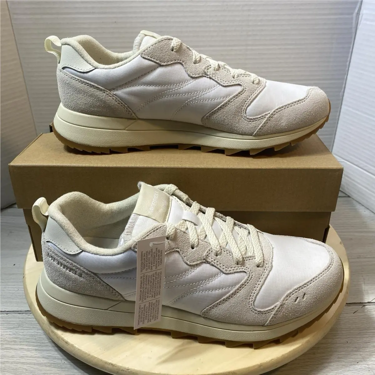 Merrell Alpine Sneaker Women`s Size 11 White Beige Suede Casual Shoes J00003556