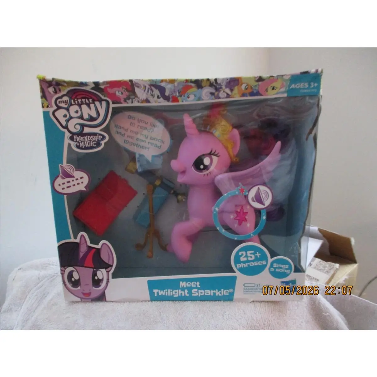 MY Little Pony Meet Twilight Sparkle Talks and Sings 2017 Hasbro 3+