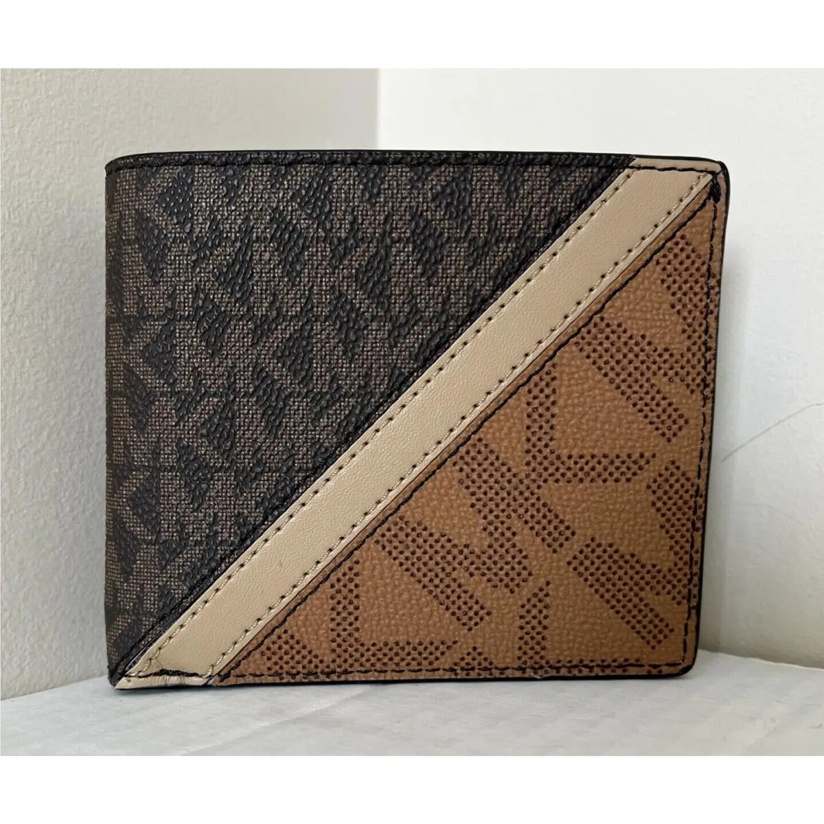 Michael Kors Cooper Men`s Billfold Wallet Brown Multi