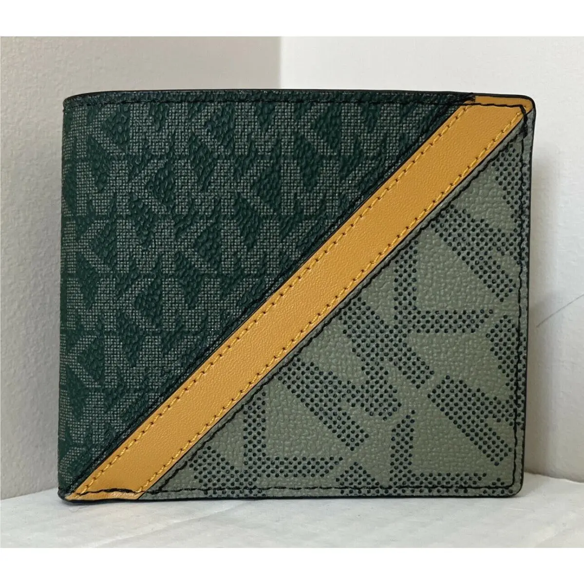 Michael Kors Cooper Men`s Billfold Wallet Olive / Army Green Multi