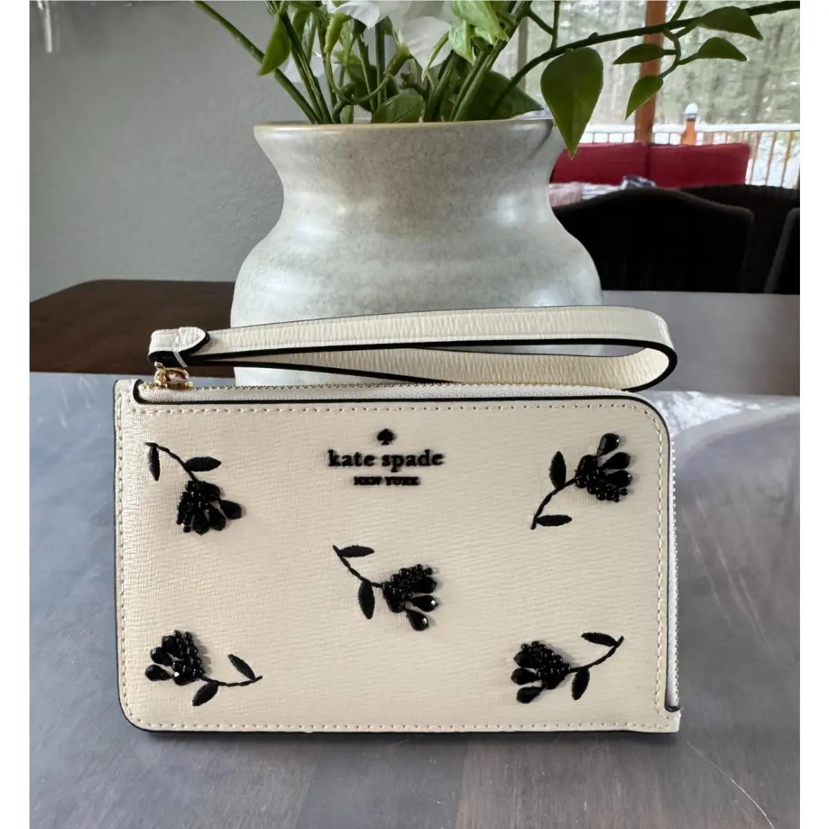 Kate Spade Lucy Small Floral Card Holder Wallet Wristlet White w/ Black Flowers