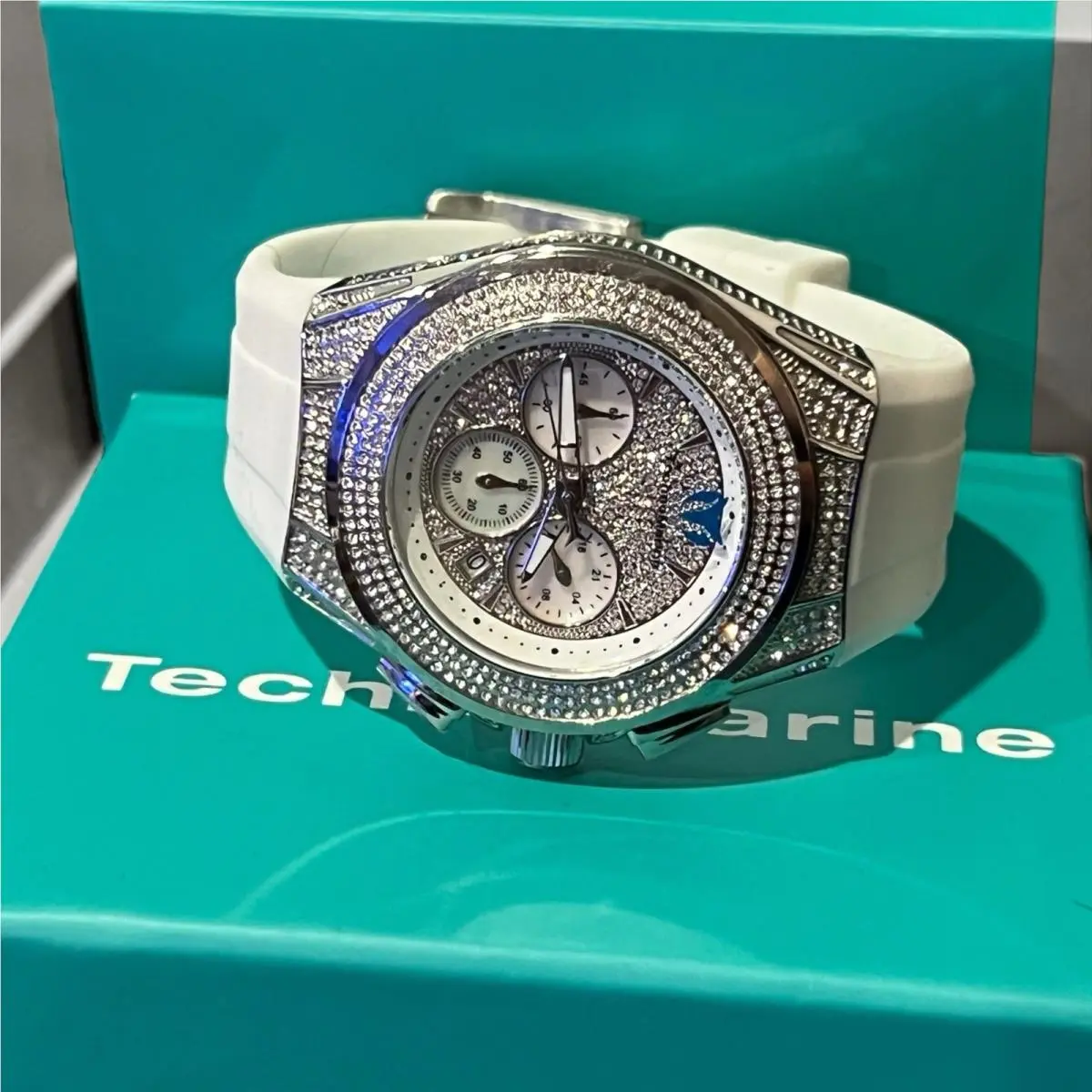 Technomarine Cruise Diva Pave Watch 45 MM Face Stunning Crystal Details