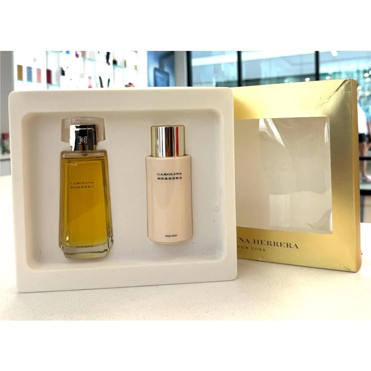 Carolina Herrera 3.4 Oz Edp + 6.75 Oz Body Lotion Gift Set