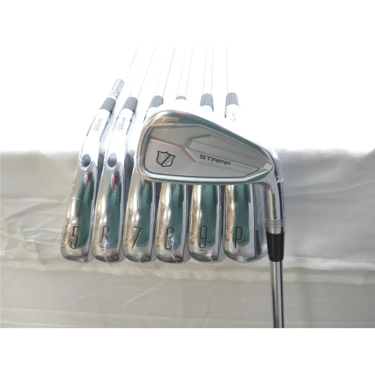 Wilson Staff Model CB Iron Set 4-PW Dynamic Gold R300 Regular Flex Steel