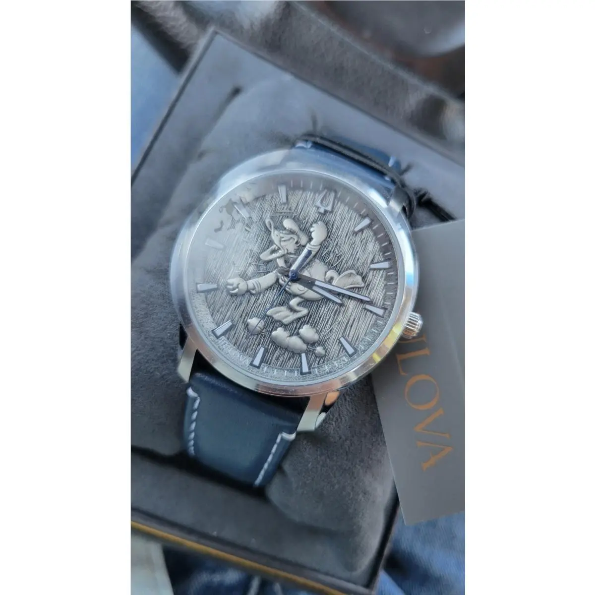 Bulova Men`s Donald Duck Navy Leather Quartz Watch 40MM 96A327