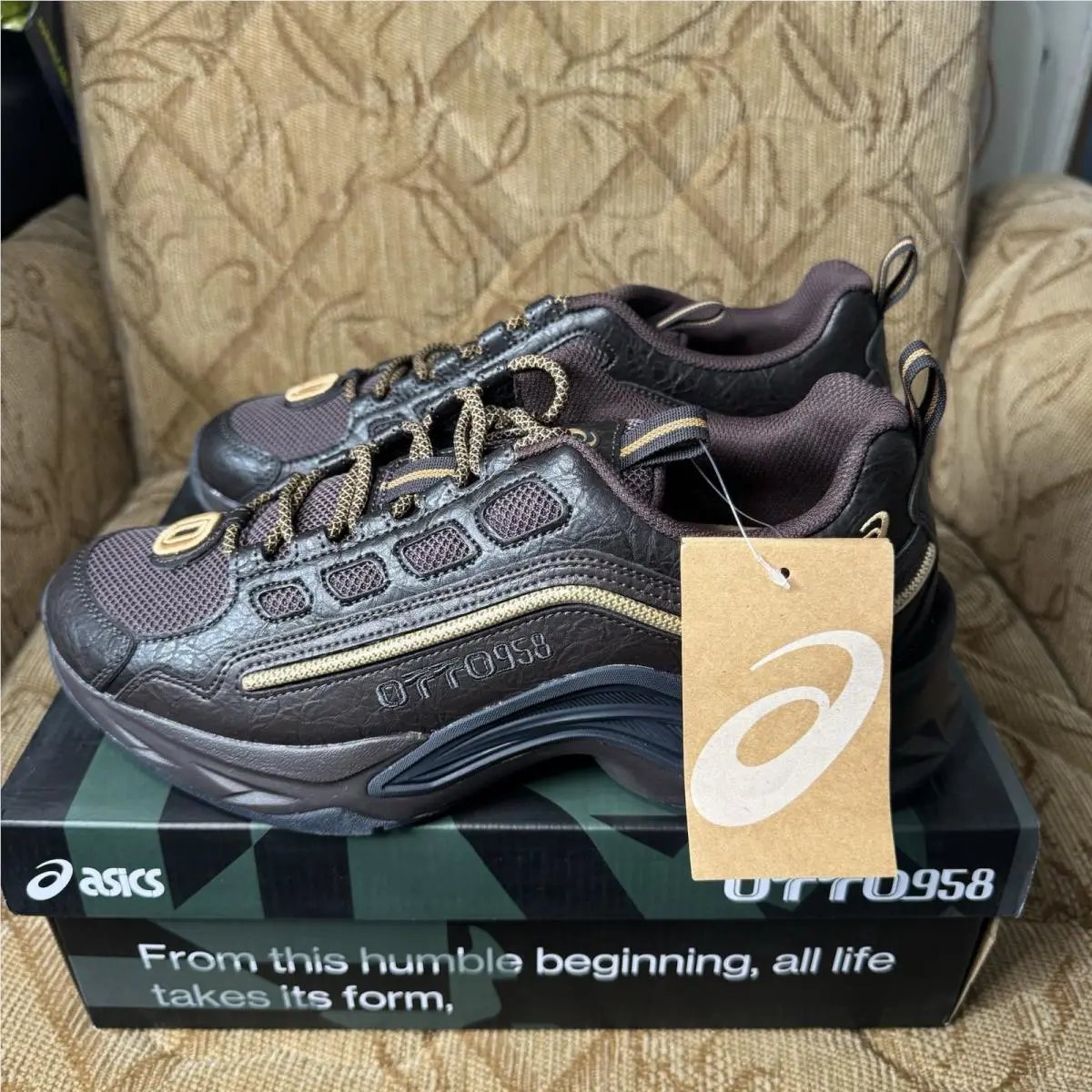 Size 9 - Asics OTTO958 Protoblast-cmlviii `dark Brown/pure Gold`