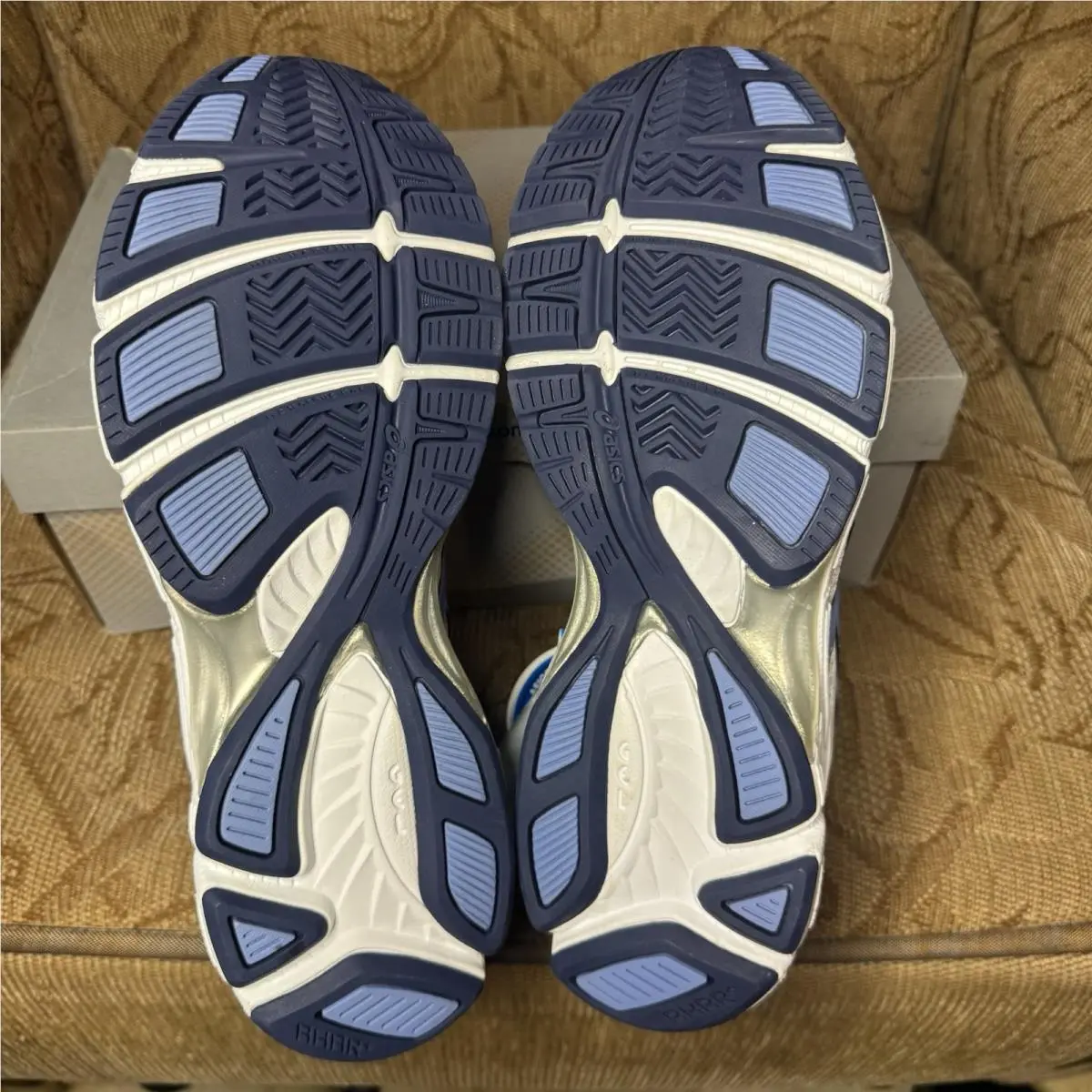 Asics shoes - White 4