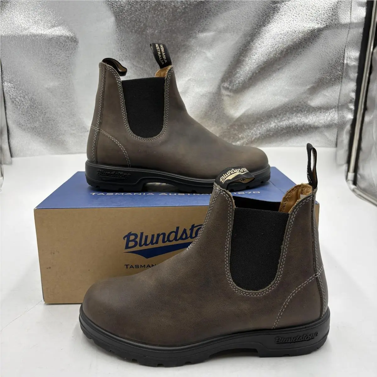 Blundstone 1469 Chelsea Boots Men 7.5 Women 9.5 Gray Elastic Sided Lined