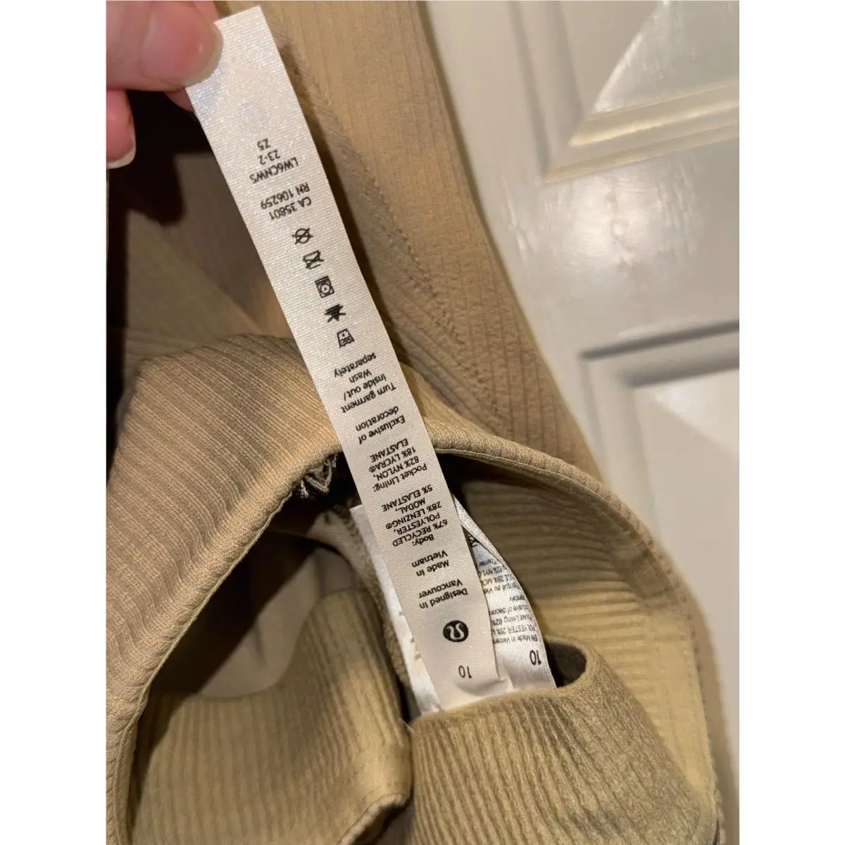 Lululemon clothing - Trench 6