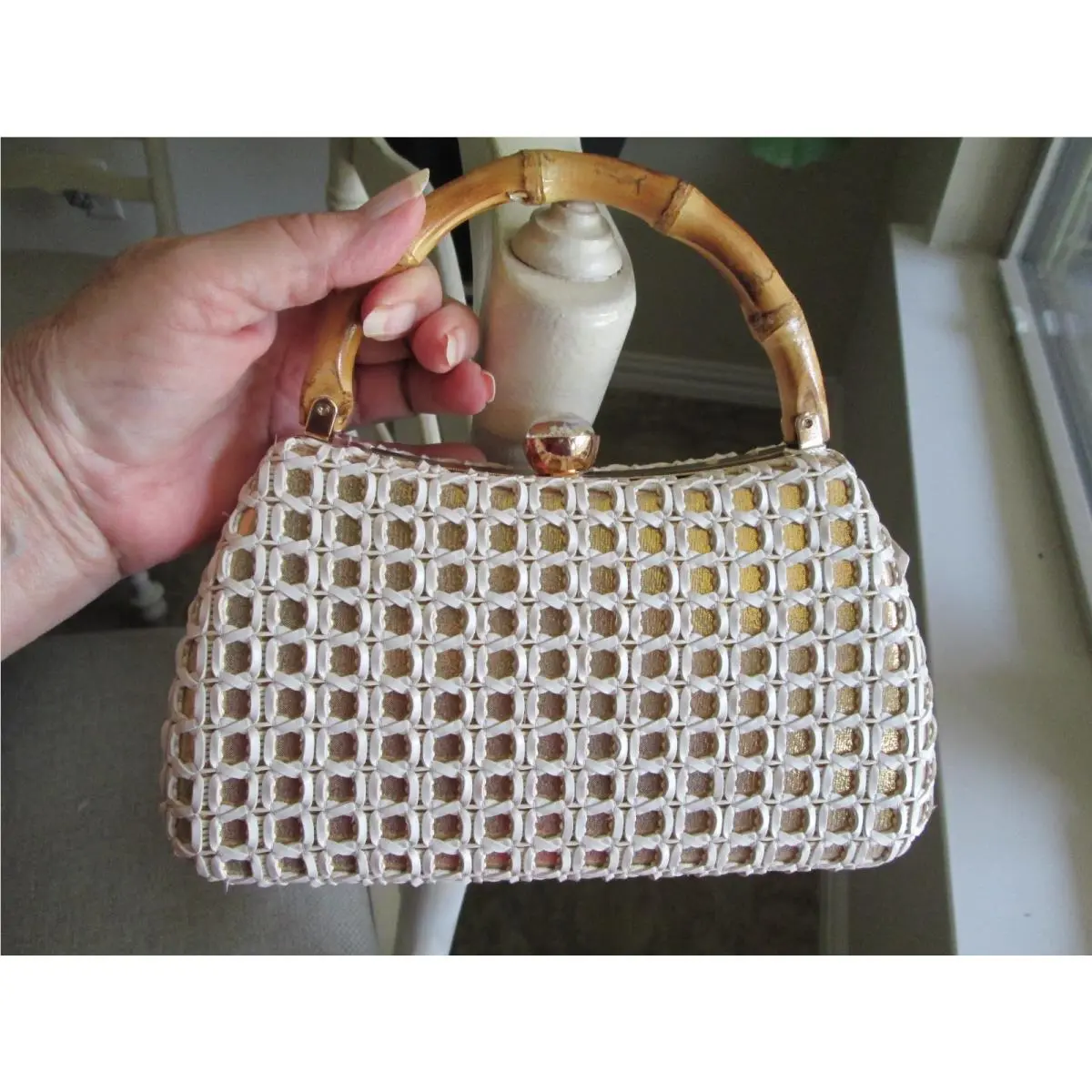 Tommy Bahama Woven Straw Crossbody Bag w Wooden Handle Gold Chain/