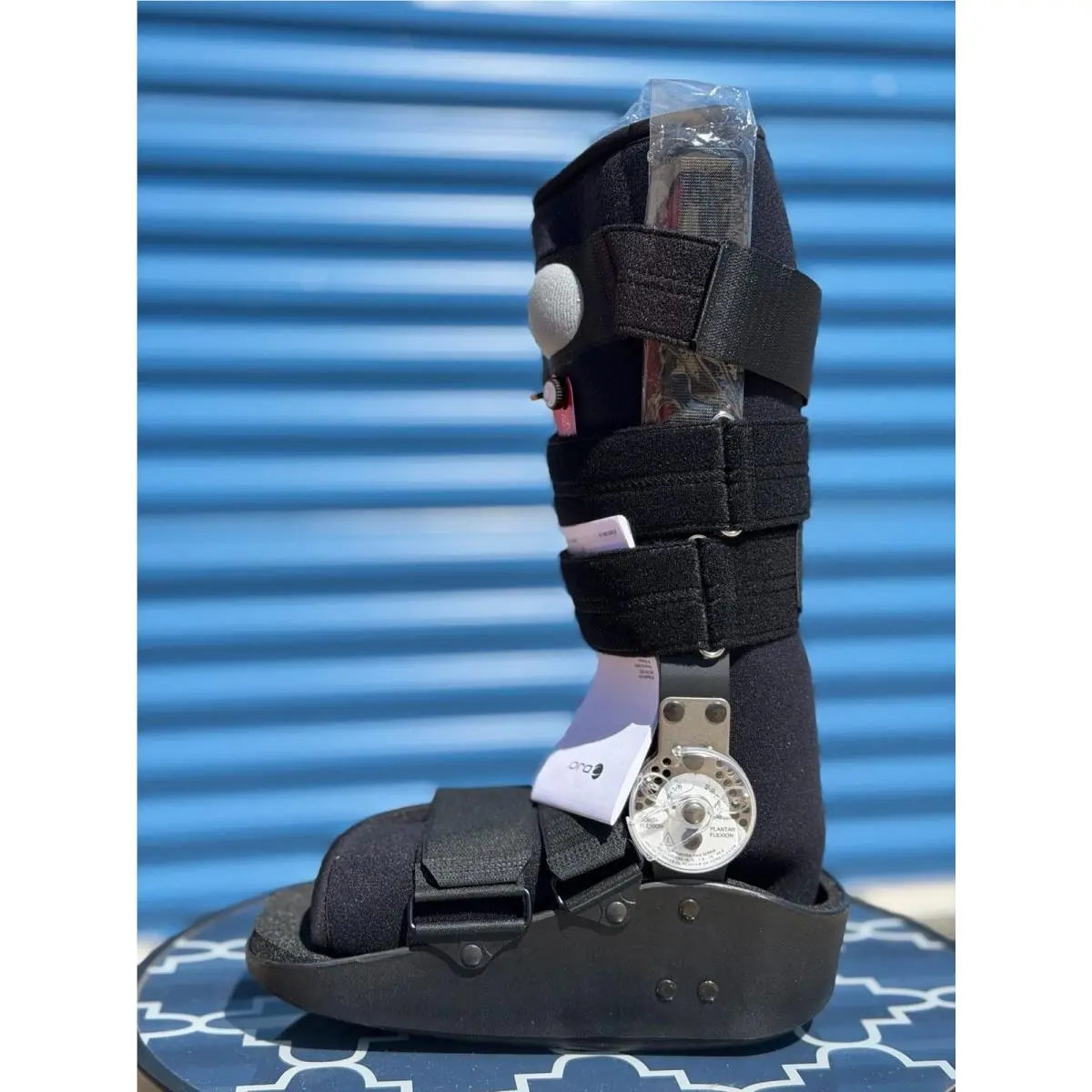 DonJoy  - Maxtrax ROM Air Walker - Maxtrax ROM Air Walker - 11-1381-3 - Black 3
