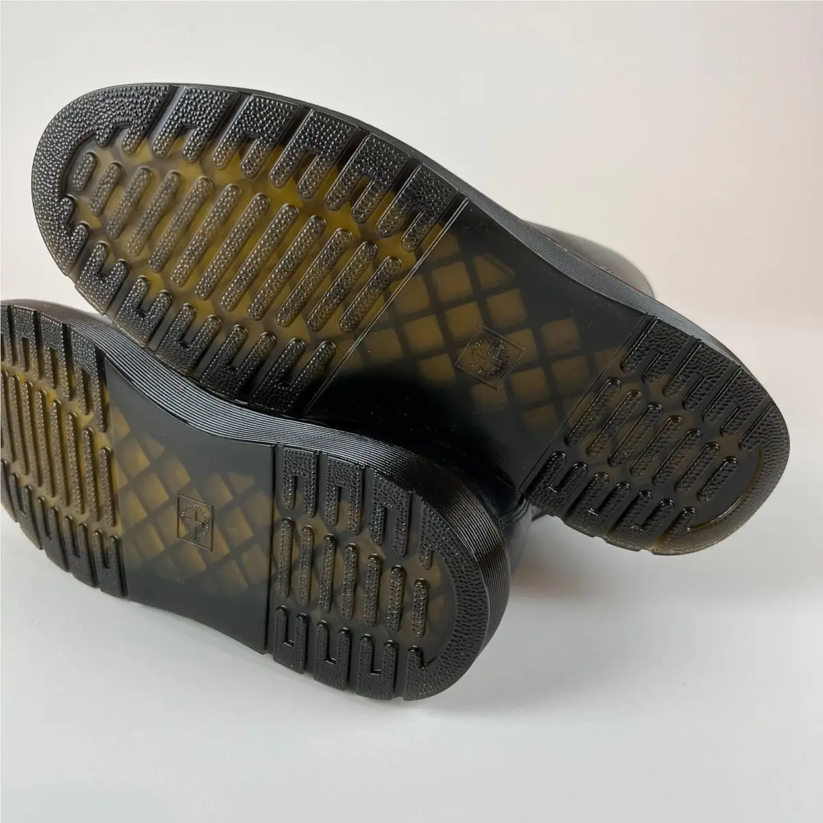 Dr. Martens shoes - Dr. Martens Airwair - Martens Airwair - 26132001 - Black 11