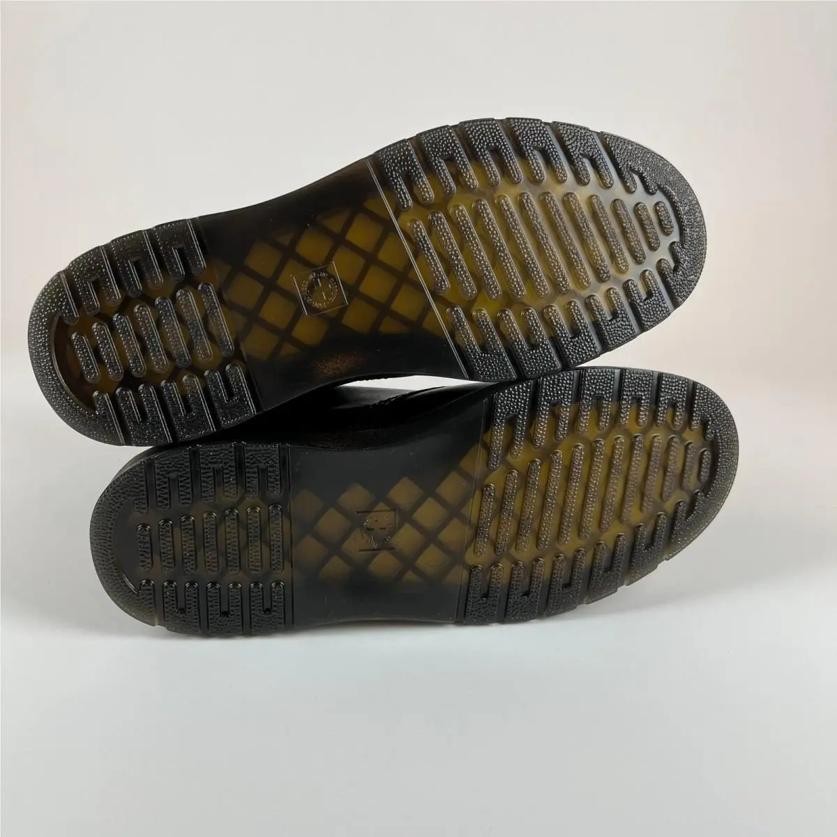 Dr. Martens shoes - Dr. Martens Airwair - Martens Airwair - 26132001 - Black 13