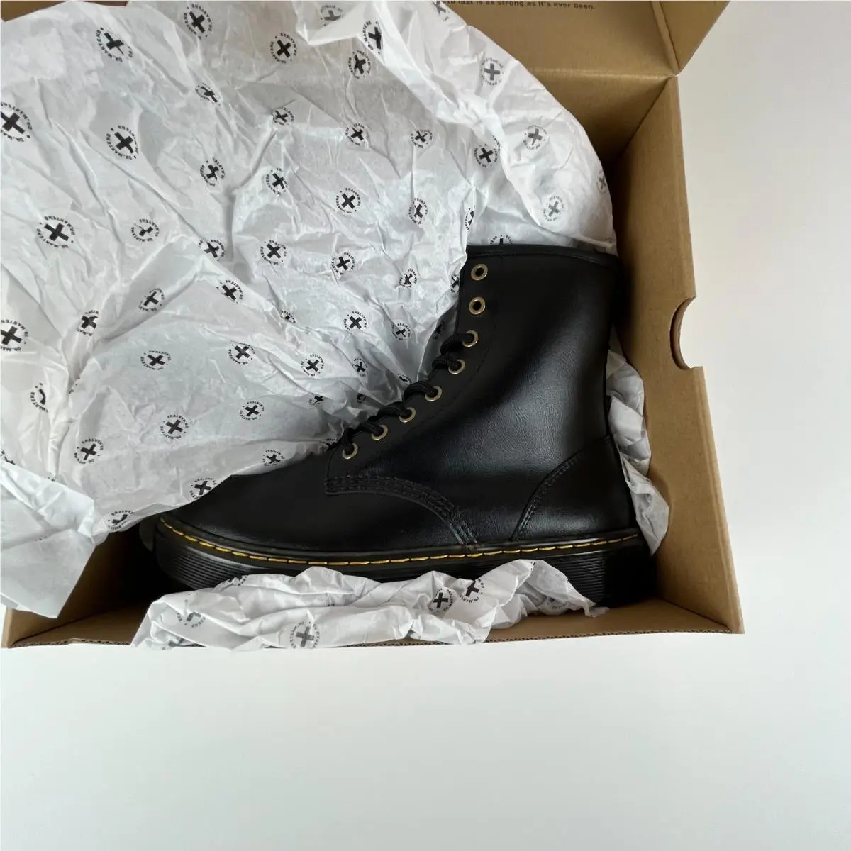 Dr. Martens shoes - Dr. Martens Airwair - Martens Airwair - 26132001 - Black 16