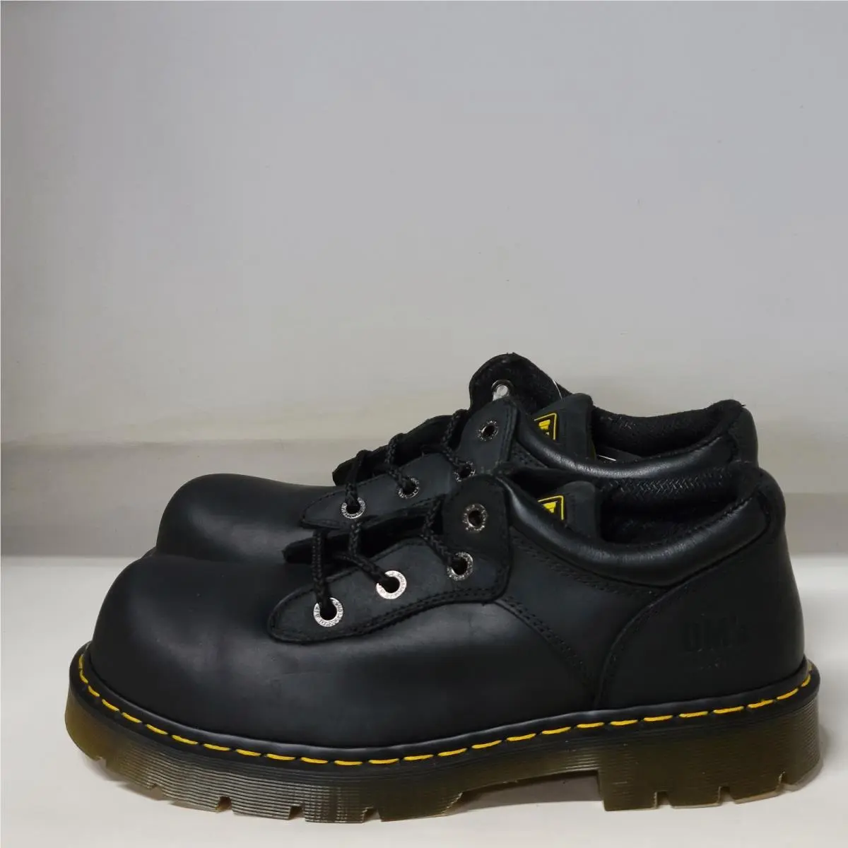 Dr. Martens shoes - Dr Martens Naseby - Naseby - Black 2