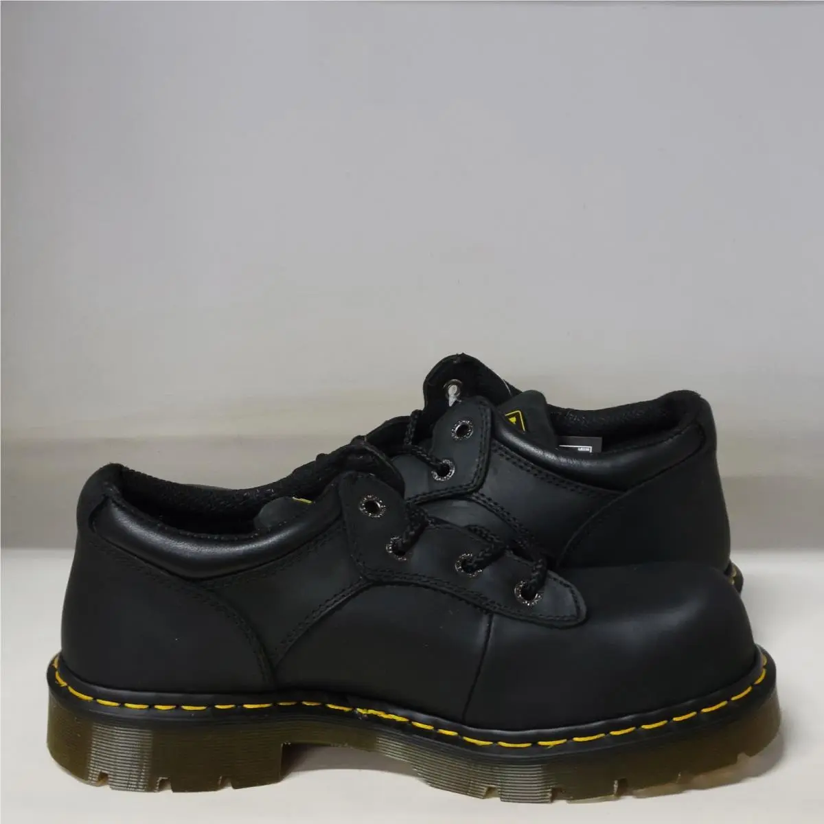 Dr. Martens shoes - Dr Martens Naseby - Naseby - Black 4