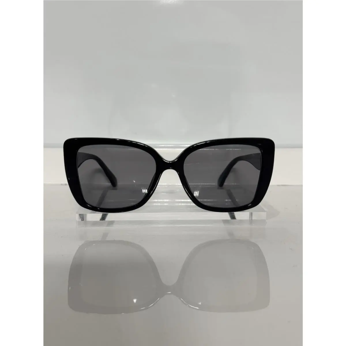 Tory Burch 2156U Black Acetate Retro. Customgray Fashion Tint Sunglasses