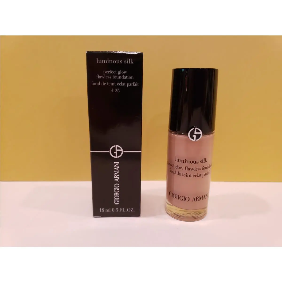 Giorgio Armani Luminous Silk Perfect Glow Flawless Foundation Travel 4.25 Box