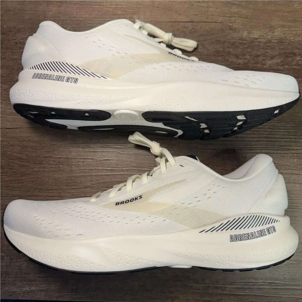 Brooks shoes - Brooks Adrenaline GTS 24 - Adrenaline GTS - 110437 1D 137 - White 3
