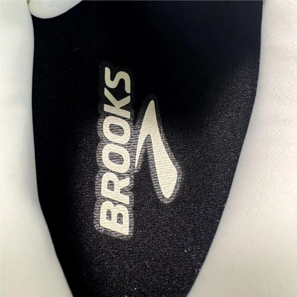 Brooks shoes - Brooks Adrenaline GTS 24 - Adrenaline GTS - 110437 1D 137 - White 6