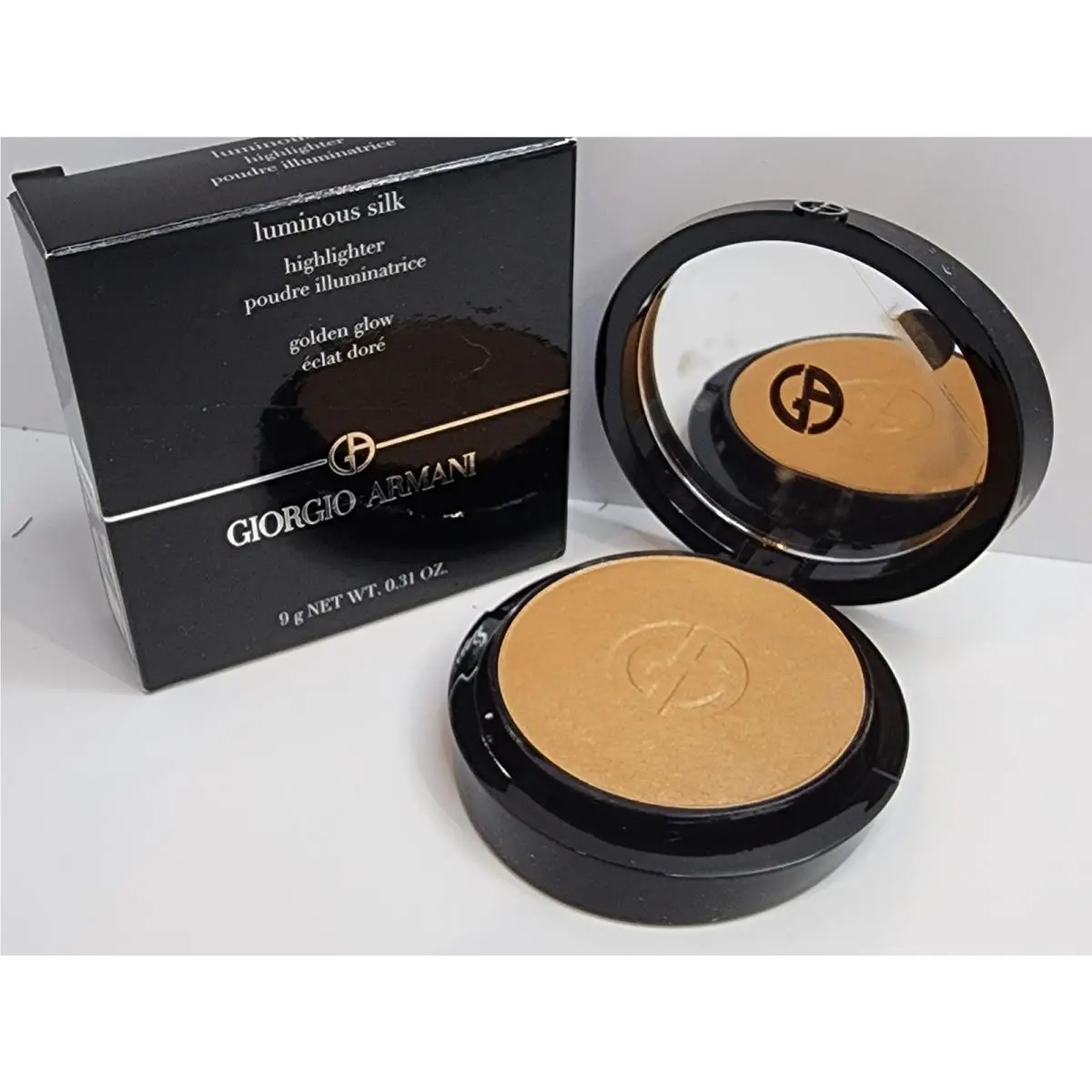 Giorgio Armani Luminous Silk Highlighter in Golden Glow RP