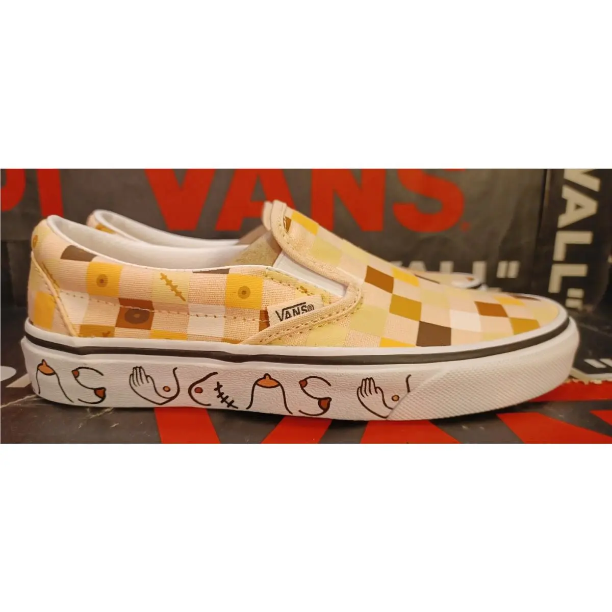 Women`s 5 Vans Slip-on Breast Cancer Awareness ---- VN0A4BV3TB3
