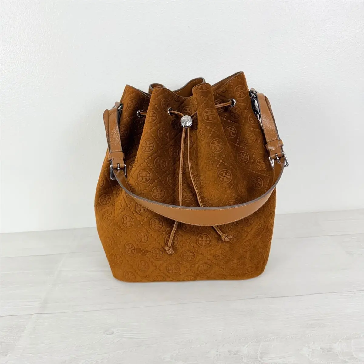 Tory Burch T Monogram Suede Oversized Bucket Bag OS Chicory Brown Drawstring