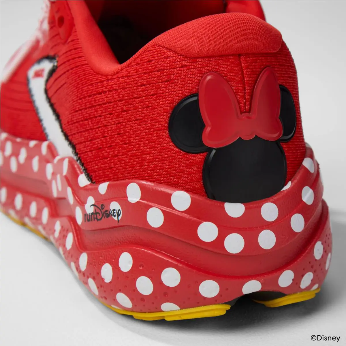 Brooks shoes - Brooks Ghost Max 2 x Disney Minnie Mouse - 1105071D608 - Red 5