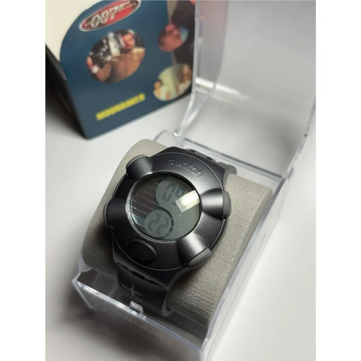 James Bond Swatch “moonraker” YKA4000 Wristwatch