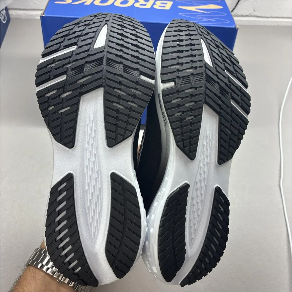 Brooks shoes - Brooks Launch 12 - Launch - 1204711B090 - Black, Gray, White 4