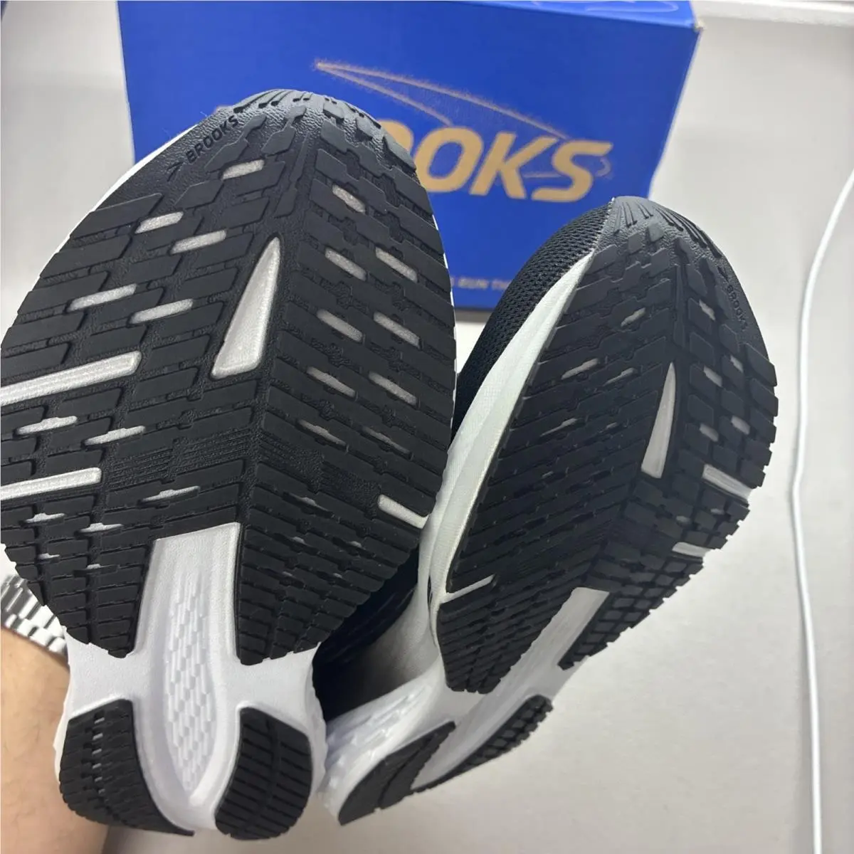 Brooks shoes - Brooks Launch 12 - Launch - 1204711B090 - Black, Gray, White 5