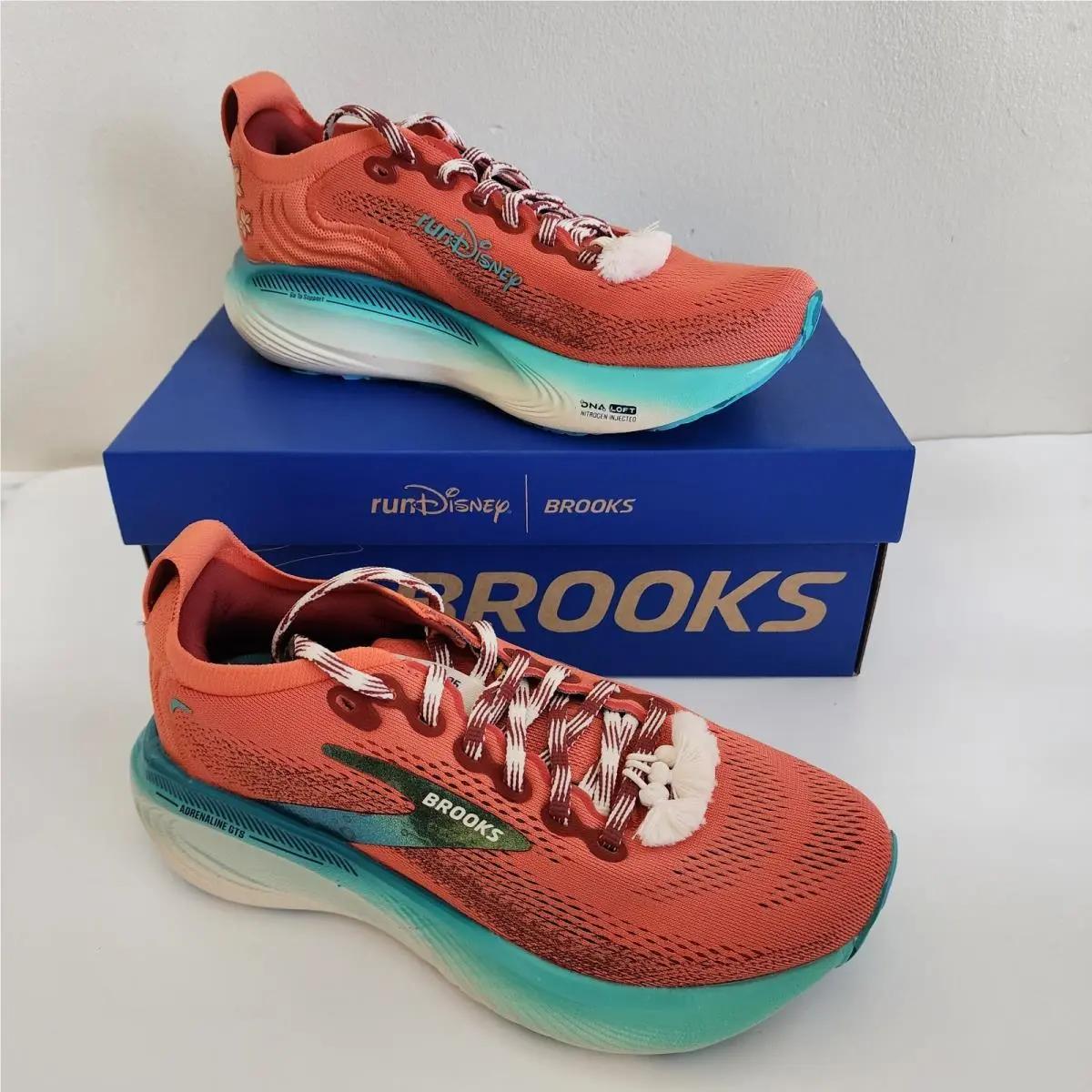 Brooks Disney Moana Womens 6.5 Wide Run Adrenaline Gts 25 Princess Sneakers