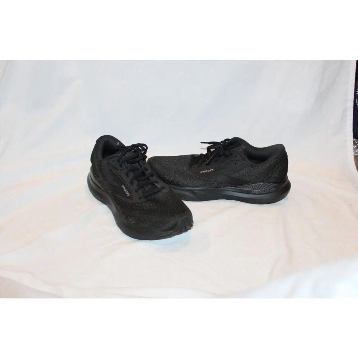 Brooks shoes - Black 2