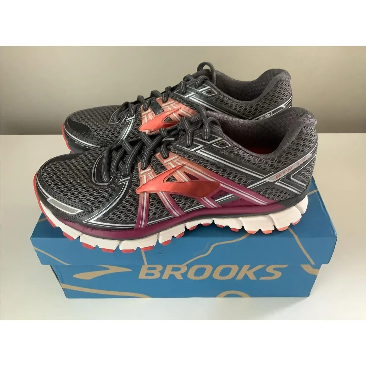 Brooks Adrenaline Gts 17 Women’s Running Shoes - Gray - Sz 7 D Wide