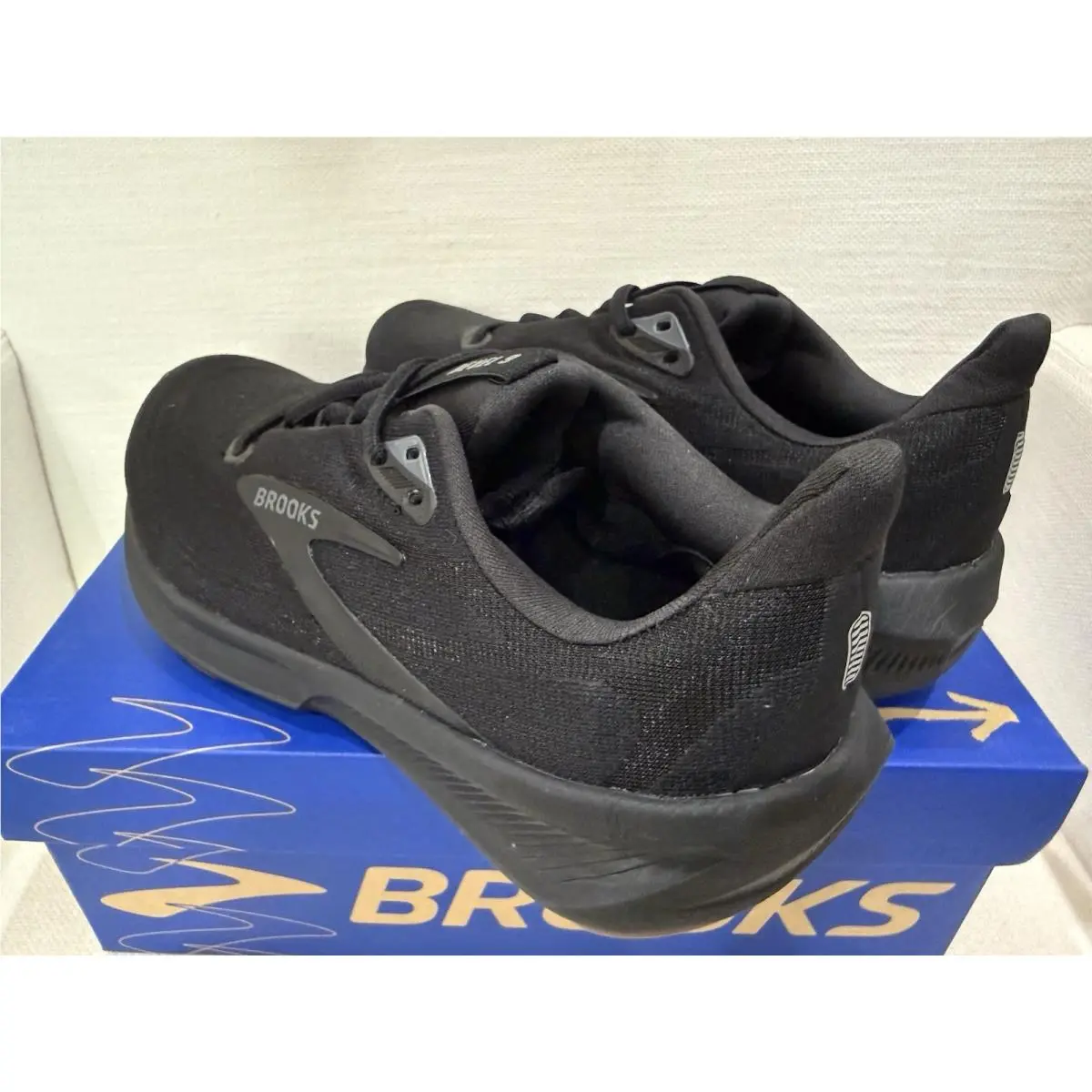 Brooks shoes - Brooks Revel 9 - Revel - Black 4