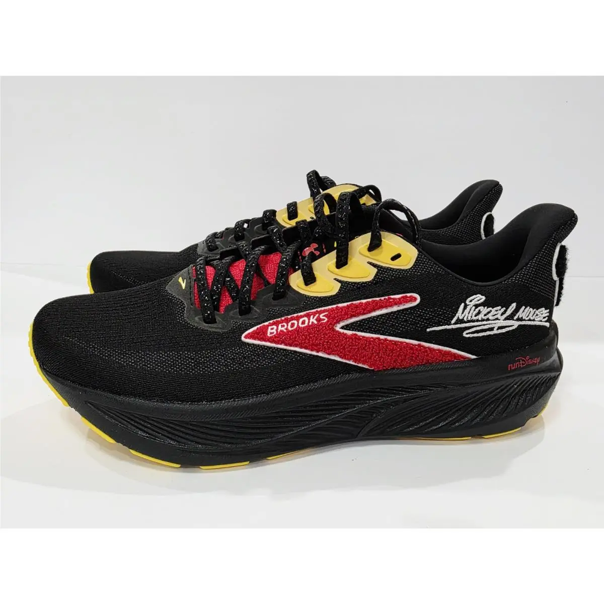 Brooks shoes - Brooks Ghost 17 MICKEY MOUSE RunDisney 2026 - Black/White/Red (UPC: 195394831375) 9