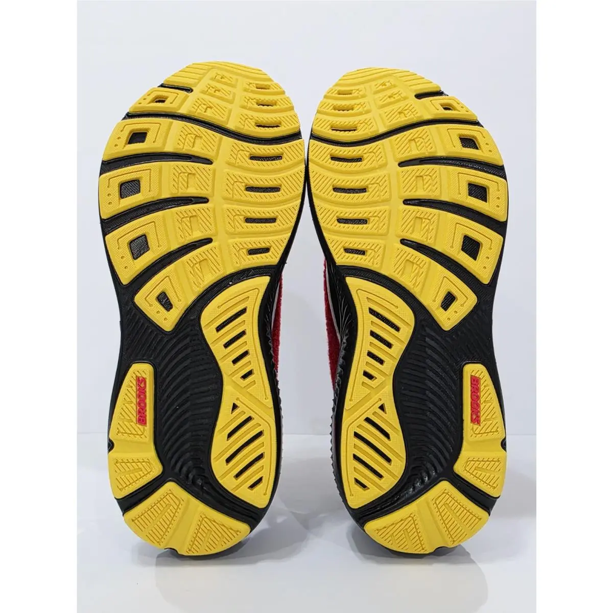 Brooks shoes - Brooks Ghost 17 MICKEY MOUSE RunDisney 2026 - Black/White/Red (UPC: 195394831375) 10