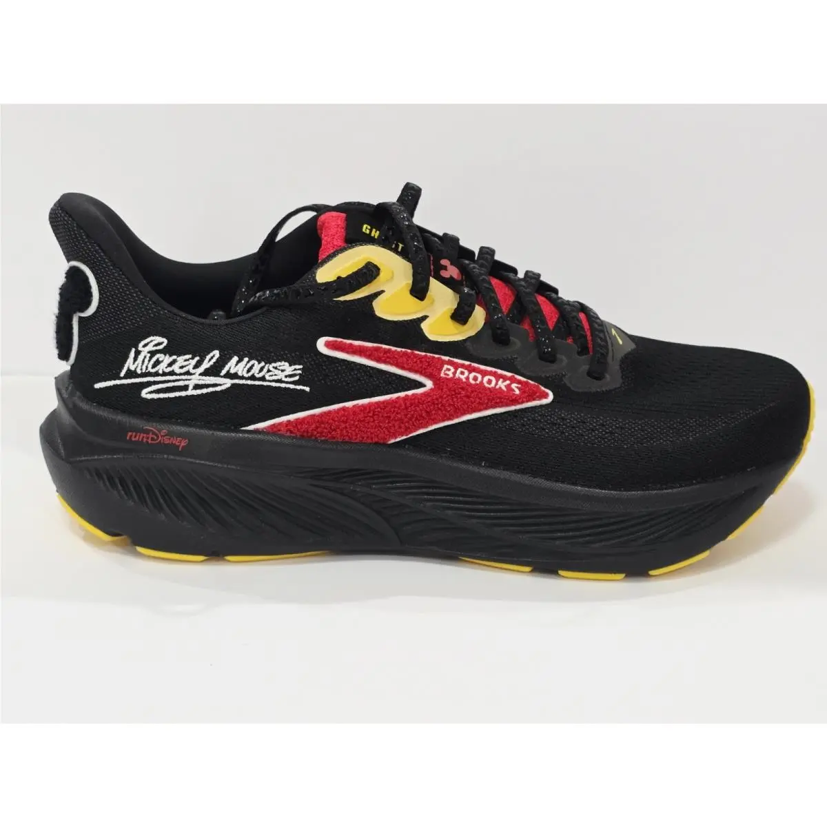 Brooks shoes - Brooks Ghost 17 MICKEY MOUSE RunDisney 2026 - Black/White/Red (UPC: 195394831375) 15