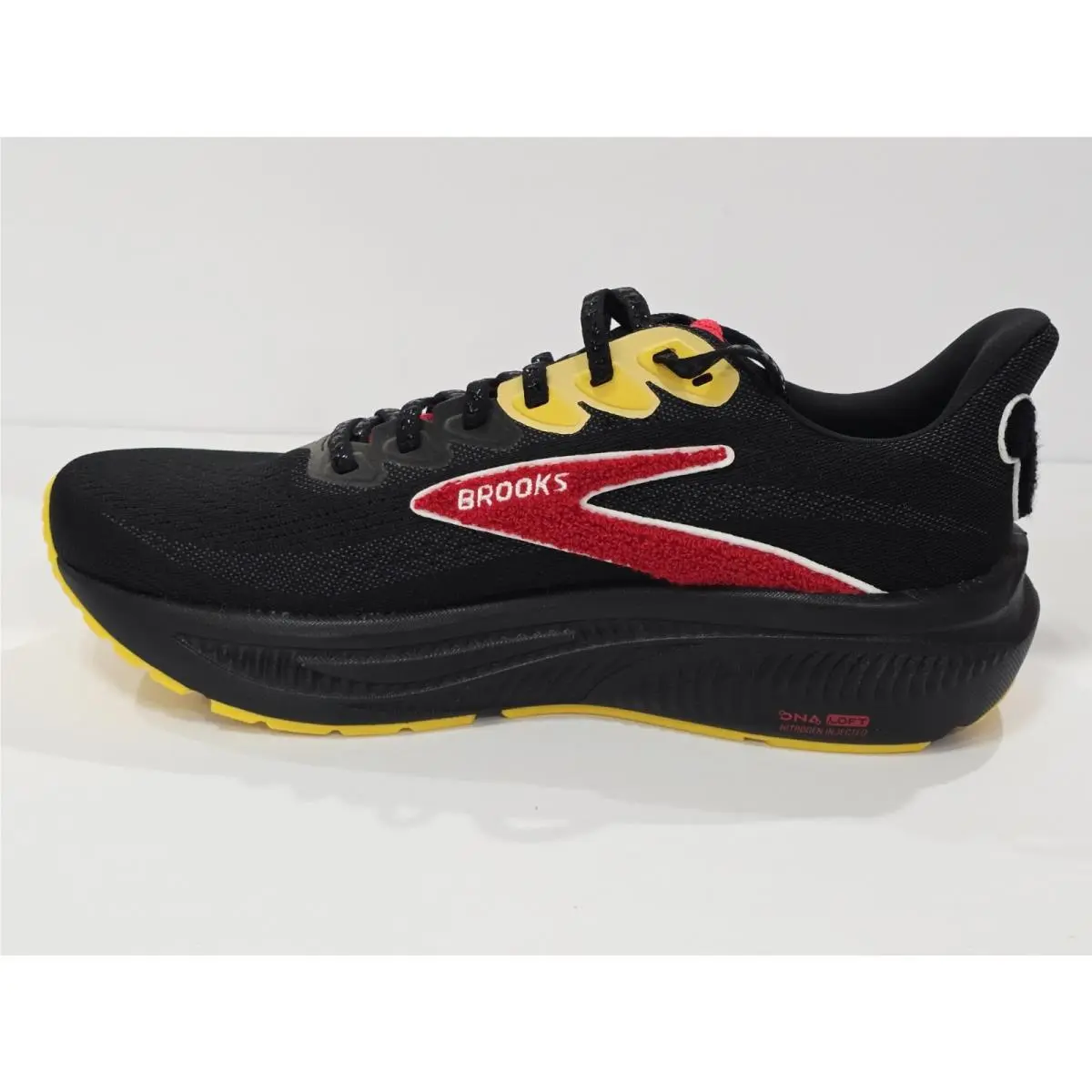 Brooks shoes - Brooks Ghost 17 MICKEY MOUSE RunDisney 2026 - Black/White/Red (UPC: 195394831375) 17