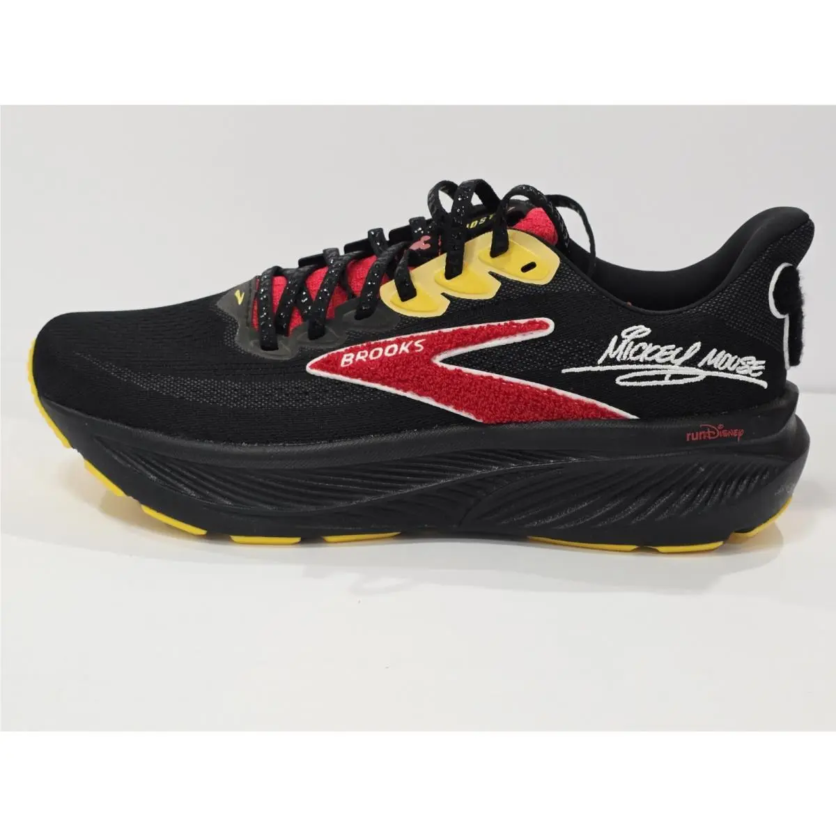 Brooks shoes - Brooks Ghost 17 MICKEY MOUSE RunDisney 2026 - Black/White/Red (UPC: 195394831375) 19