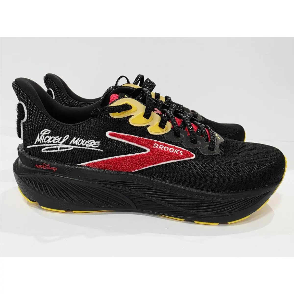 Brooks shoes - Brooks Ghost 17 MICKEY MOUSE RunDisney 2026 - Black/White/Red (UPC: 195394831375) 5