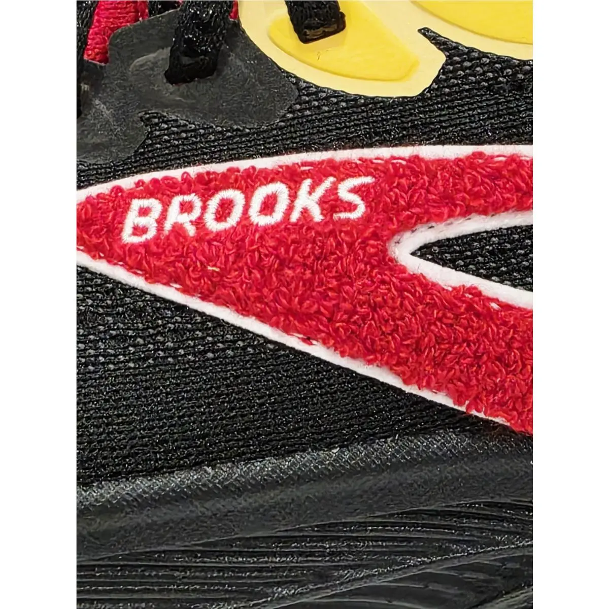 Brooks shoes - Brooks Ghost 17 MICKEY MOUSE RunDisney 2026 - Black/White/Red (UPC: 195394831375) 11