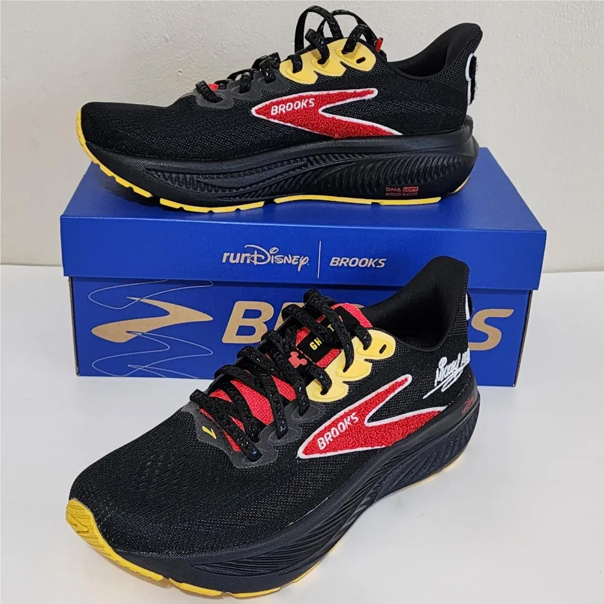 Brooks Ghost 17 Run Disney Mickey Mouse Size 7 Womens Rundisney 2026 Sneakers