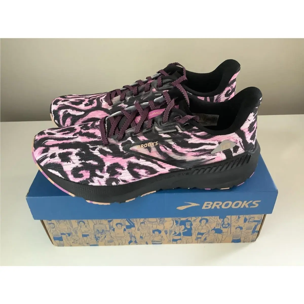 Brooks Launch 10 Gts Run Wild Limited Edition Women`s Running Shoes - Sz 8