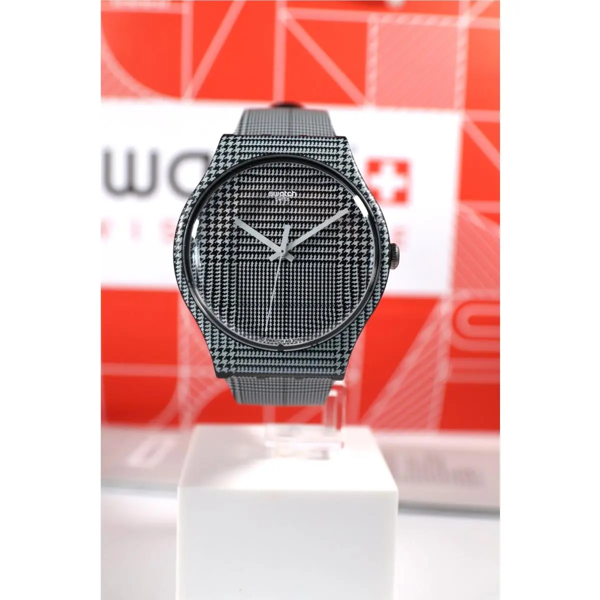 Swatch New Gent Swiss Made Swatch For The Love Of W SUOB113 Gent 41MM Black White Silico
