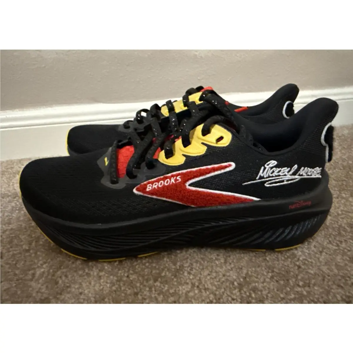Brooks Ghost 17 Run Disney Mickey Mouse Size 7 Womens Rundisney 2026 Sneakers