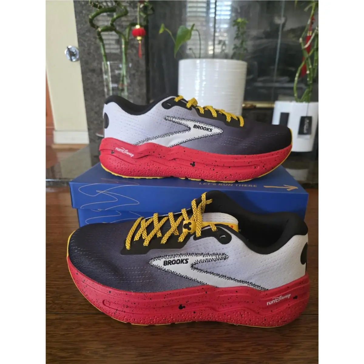Brooks Ghost Max 2 Mickey Mouse Women`s Cushioned Running Shoes Size 10.5 Wide D
