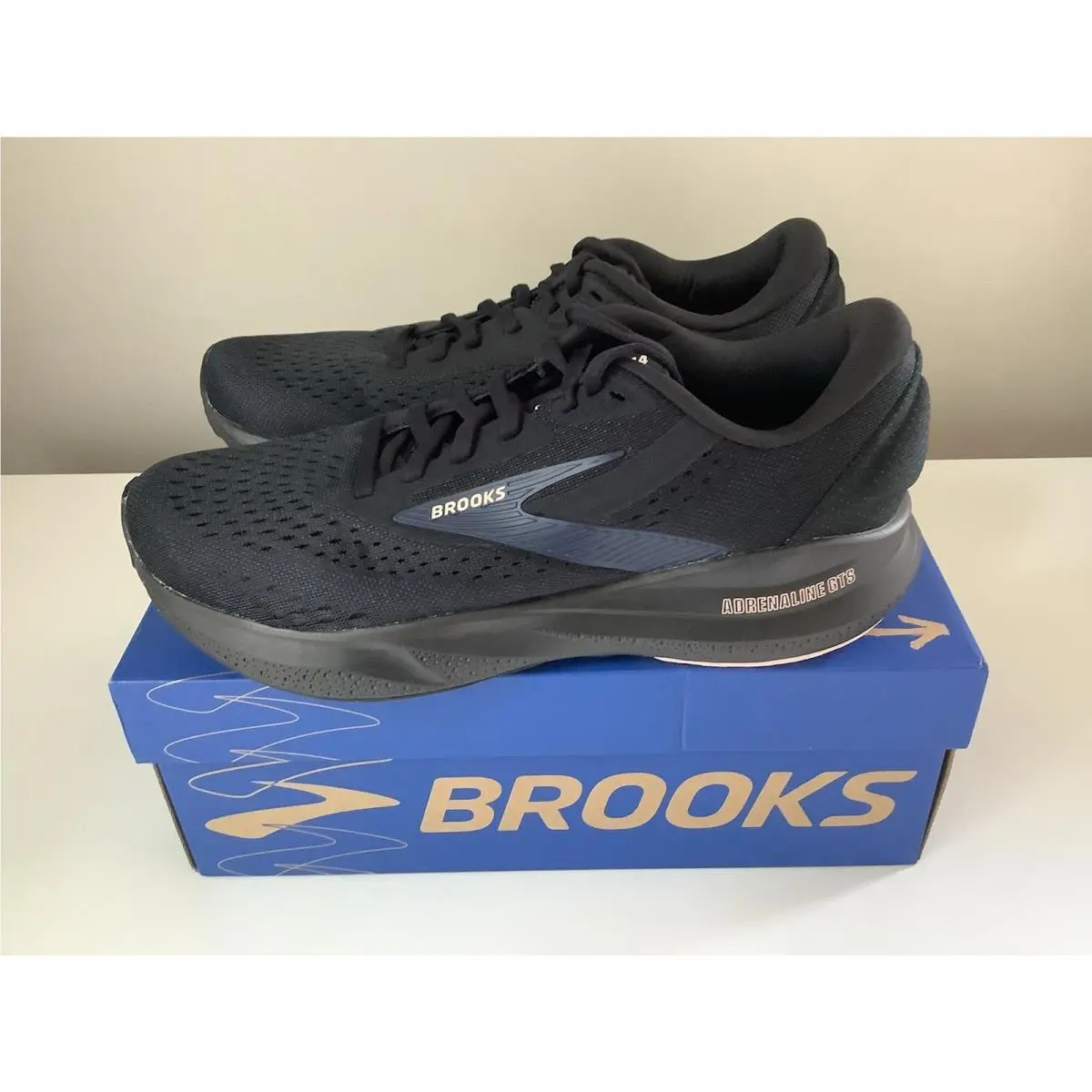 Brooks Adrenaline Gts 24 Women`s Running Shoes - Black - Sz 9